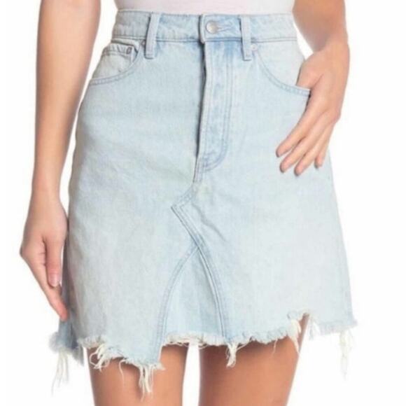 Free People We The Free Mini Skirt Size 29 STYLE GOING ROUGE light Denim - Picture 1 of 8